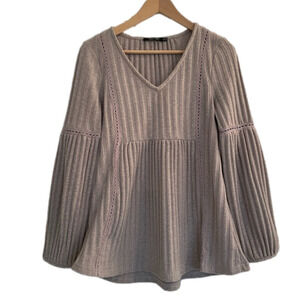 DOE & Rae Balloon Sleeved Swing Ribbed Top